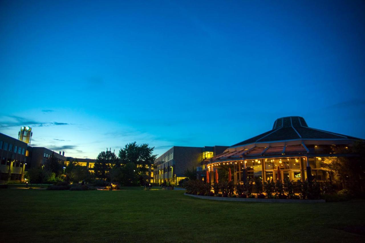 Residence & Conference Centre - Niagara-On-The-Lake Sainte-Catherine Екстериор снимка