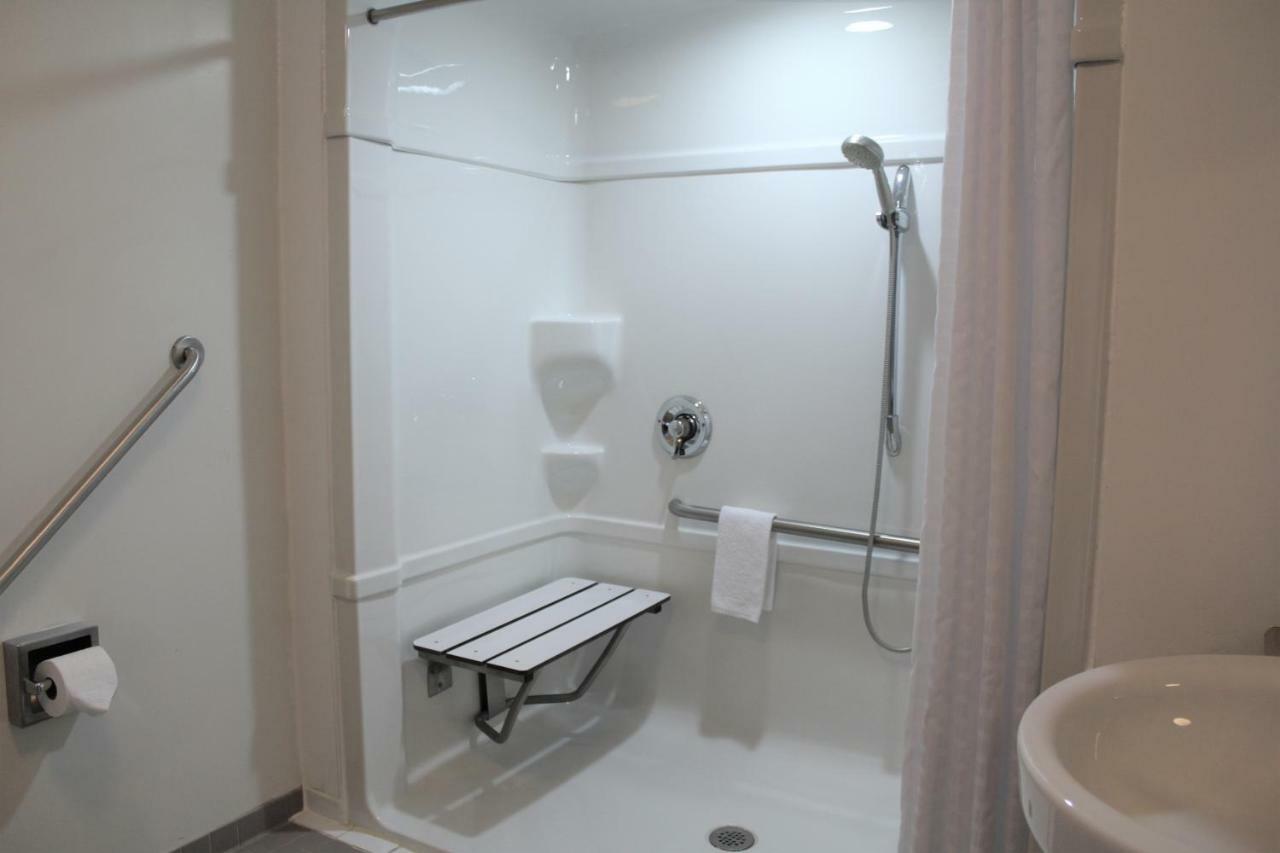 Residence & Conference Centre - Niagara-On-The-Lake Sainte-Catherine Екстериор снимка